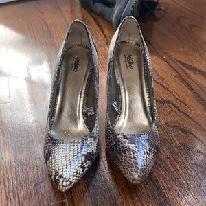 Great condition/never worn Target snakeskin style heels size 5.5